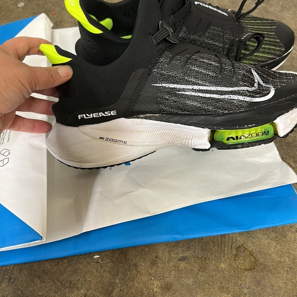 Nike - Picture 7 of 11